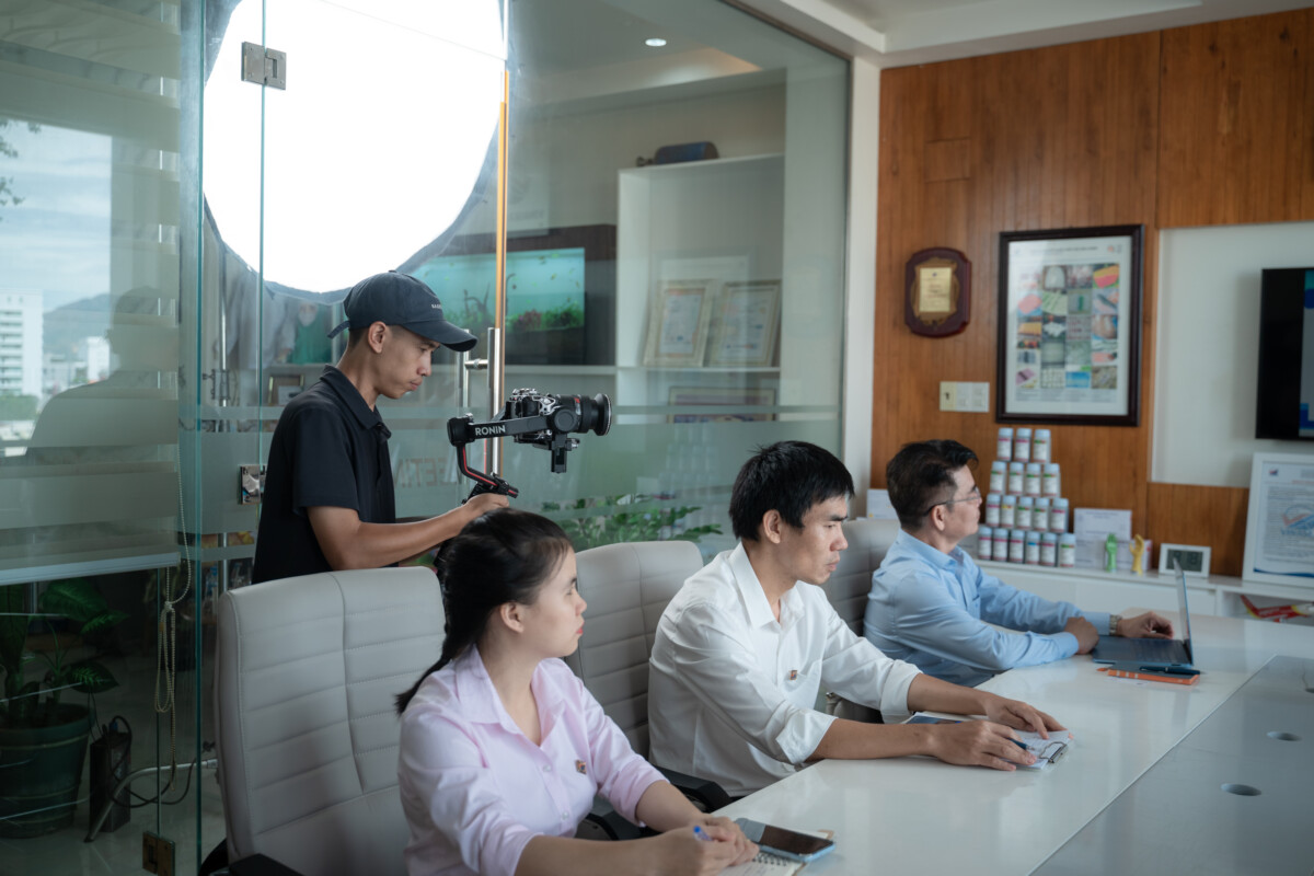 quay phim chụp hình doanh nghiệp