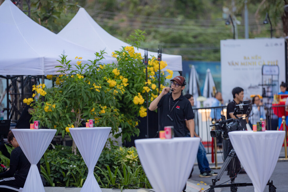 thiết bị liên lạc intercom