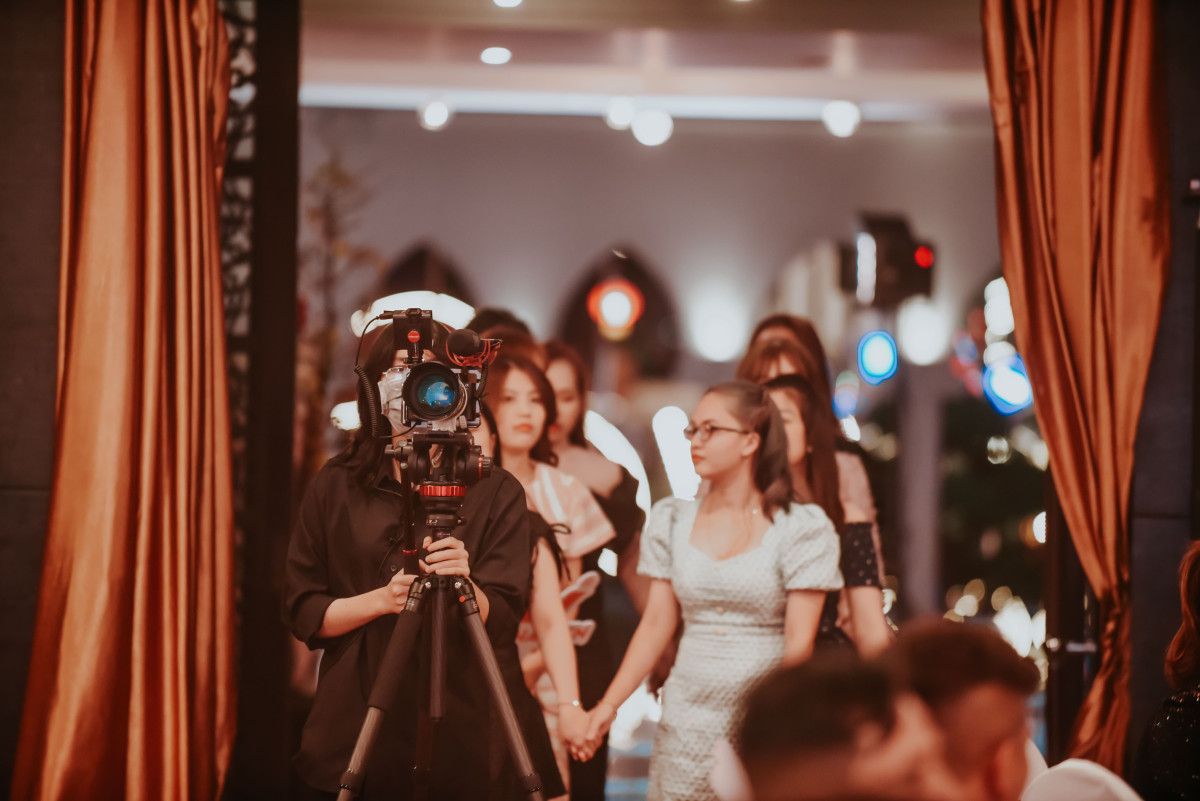 quay chụp Year End Party