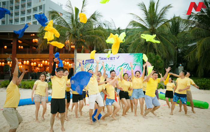 Quay phim chụp ảnh team building