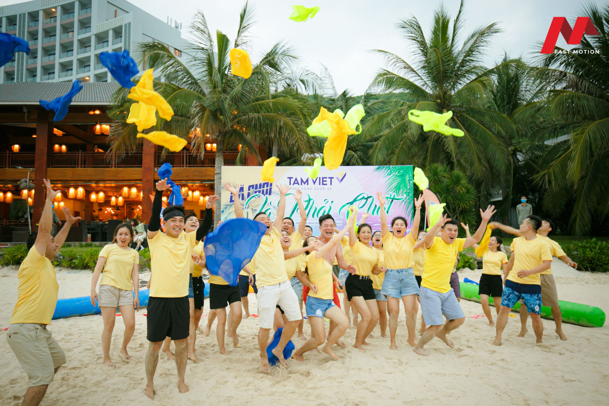 Quay phim chụp ảnh team building